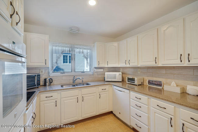 315 Tuttle Avenue Spring Lake, NJ 07762 - Photo 8 of 34 009_dsc09574