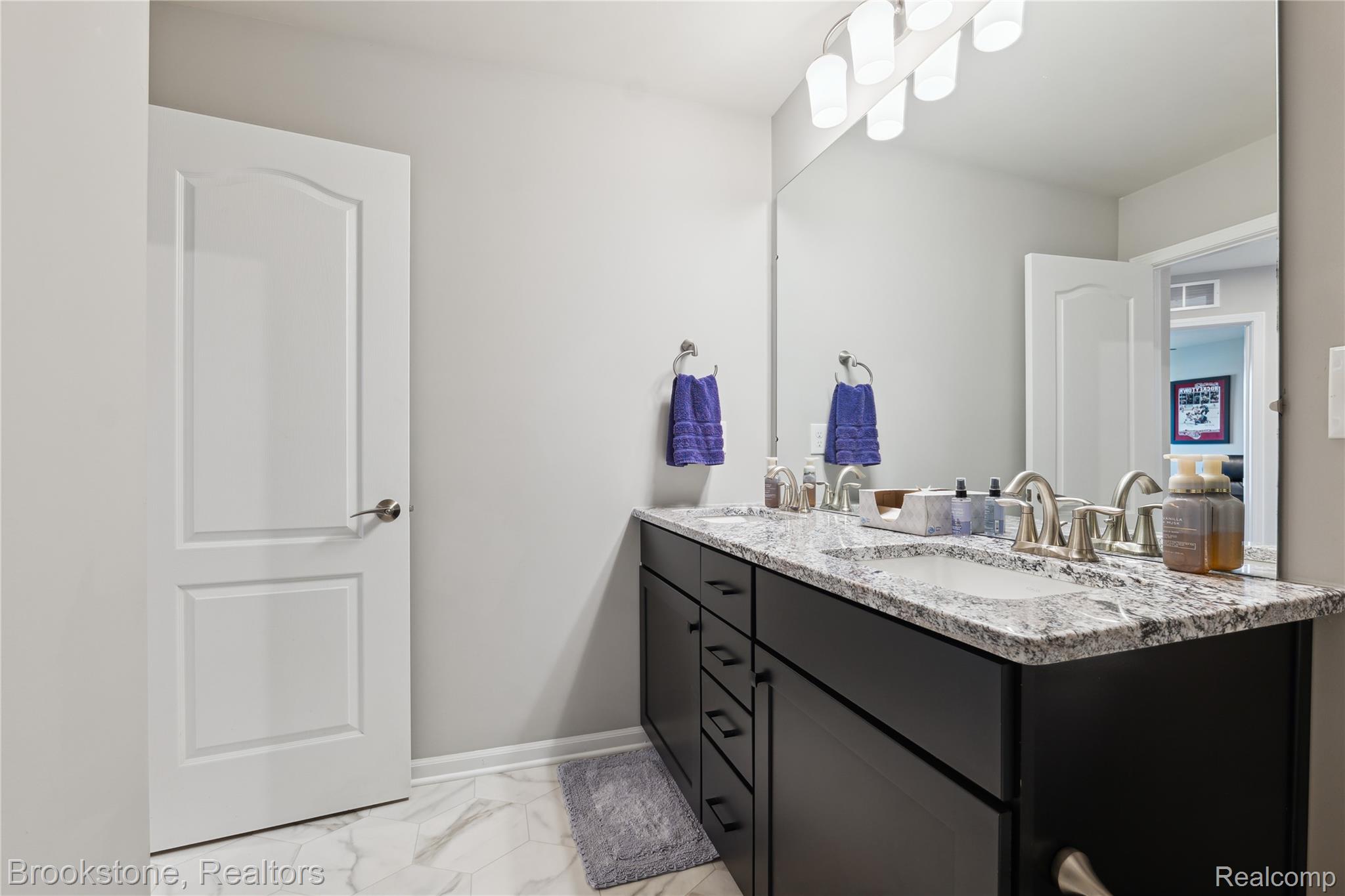 765 Hummingbird Drive Rochester, MI 48307 - Photo 36 of 47 Full Bathroom