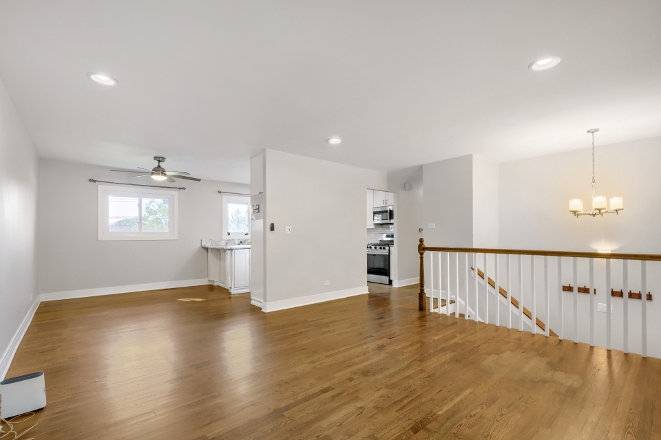 2050 Shepard Road Hoffman Estates, IL 60169 - Photo 4 of 28 Gallery Image 4