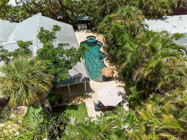 $1,395,000 | 402 71st Street, Holmes Beach, FL 34217