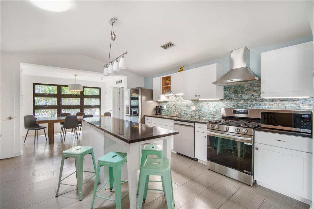 402 71st Street Holmes Beach, FL 34217 - Photo 14 of 70