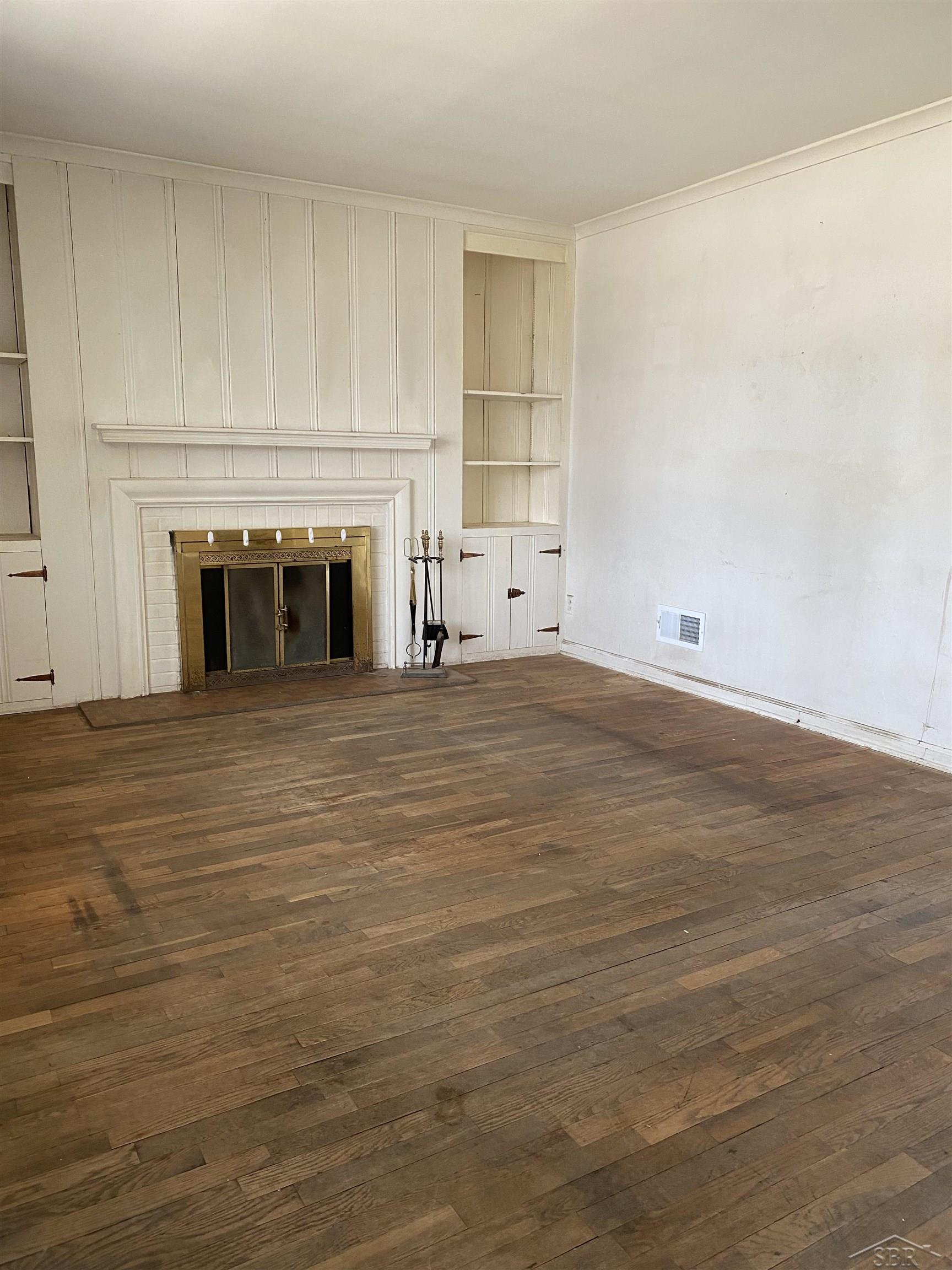 4 Ruggles Road Saginaw, MI 48602 - Photo 4 of 15 Living Room