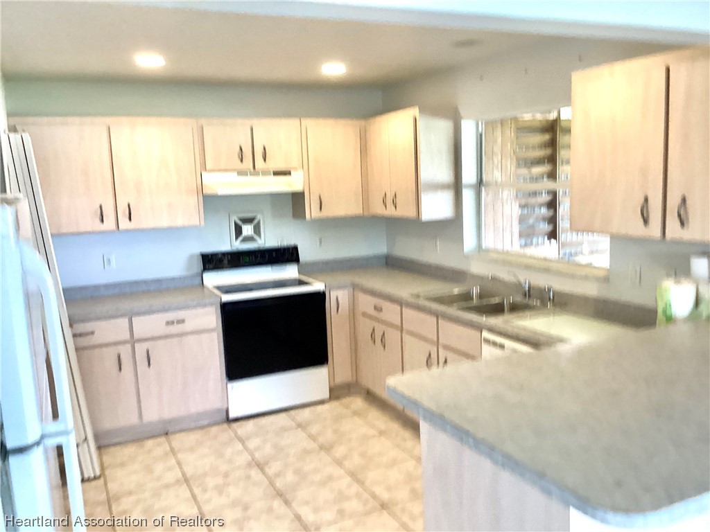1934 Shore Road Avon Park, FL 33825 - Photo 7 of 21 Gallery Image 7