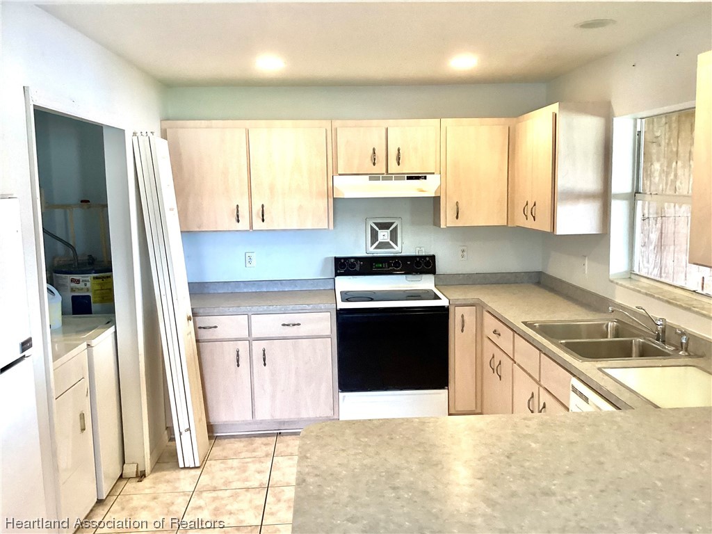 1934 Shore Road Avon Park, FL 33825 - Photo 8 of 21 Gallery Image 8