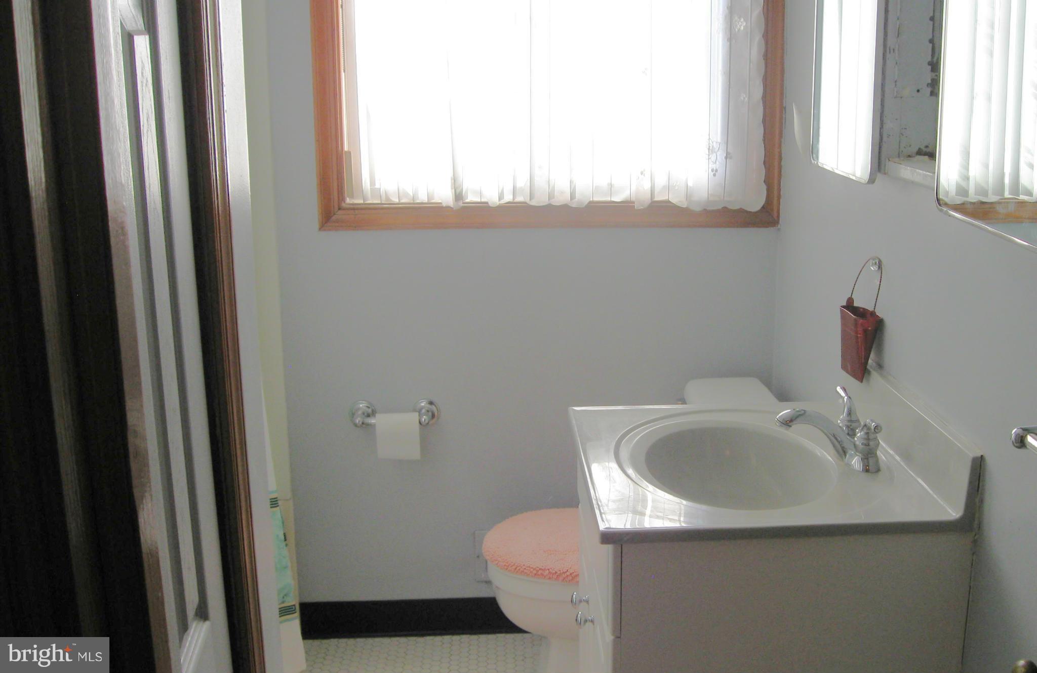 7828 Harold Road Baltimore, MD 21222 - Photo 14 of 17 Bath