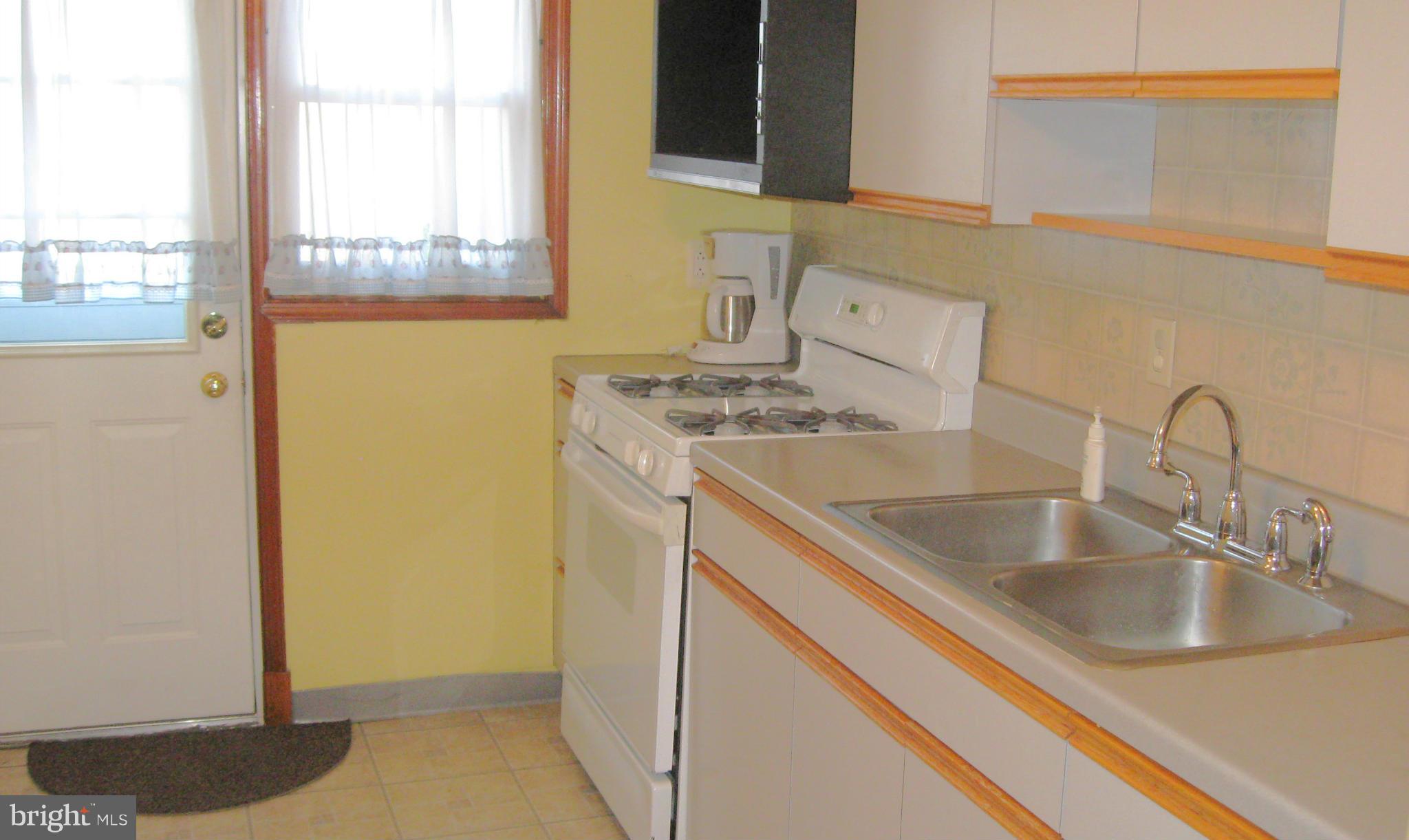 7828 Harold Road Baltimore, MD 21222 - Photo 7 of 17 Kitchen