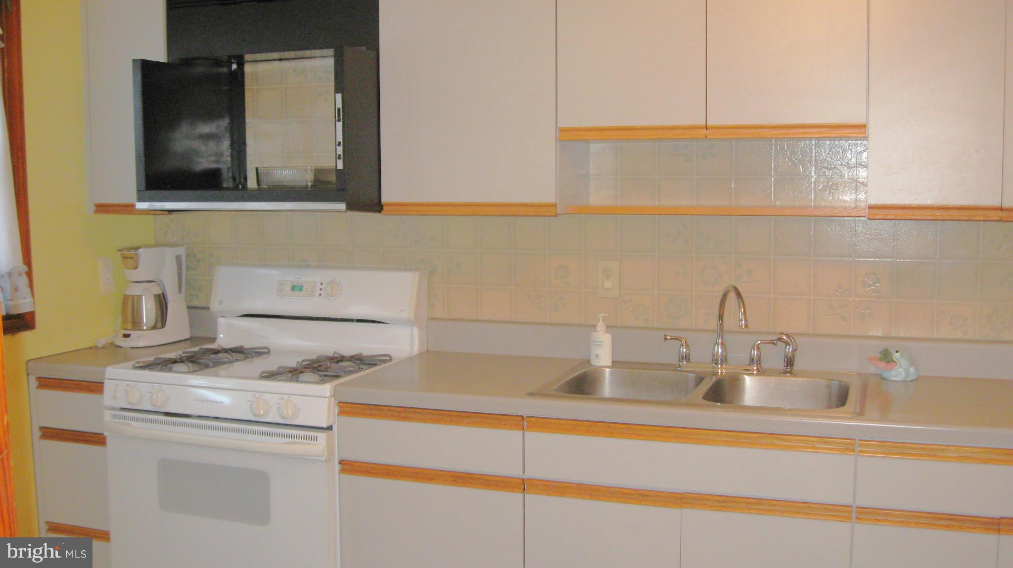 7828 Harold Road Baltimore, MD 21222 - Photo 8 of 17 Kitchen