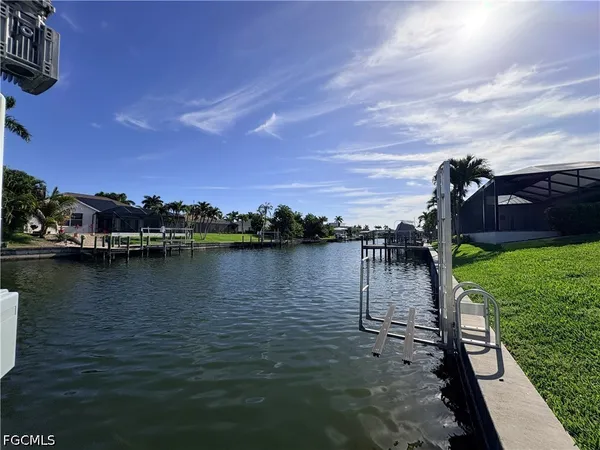 $3,000 | 2823 Southwest 39th Terrace, Cape Coral, FL 33914