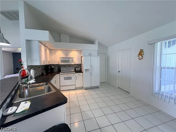 $3,000 | 2823 Southwest 39th Terrace, Cape Coral, FL 33914