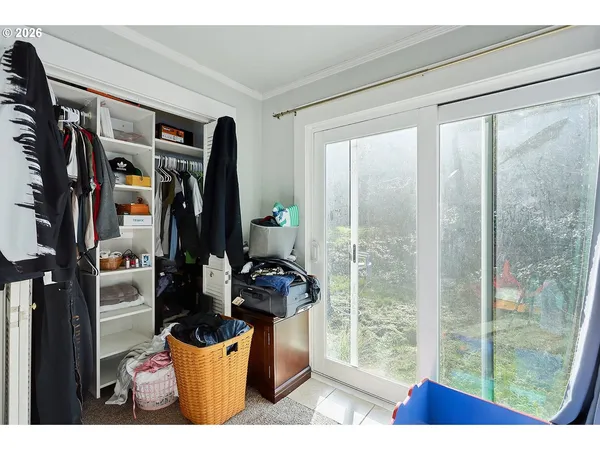 a view of utility room