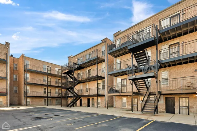 $8,360,000 | 4358 South Prairie Avenue, Chicago, IL 60653