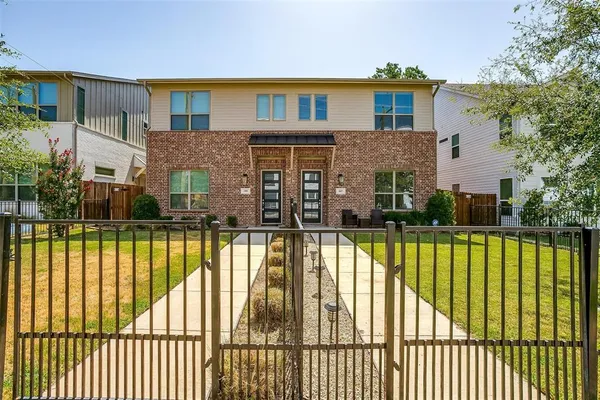 $2,800 | 207 Athenia Drive, Fort Worth, TX 76114
