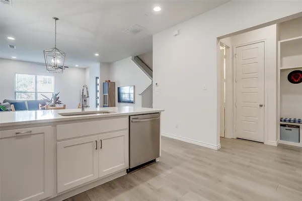 $2,800 | 207 Athenia Drive, Fort Worth, TX 76114