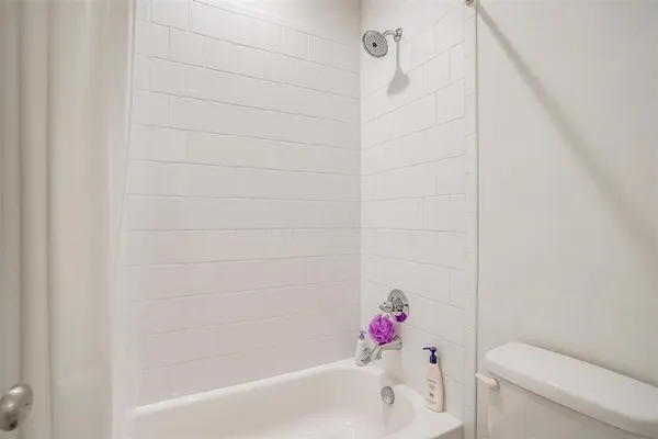 $2,800 | 207 Athenia Drive, Fort Worth, TX 76114
