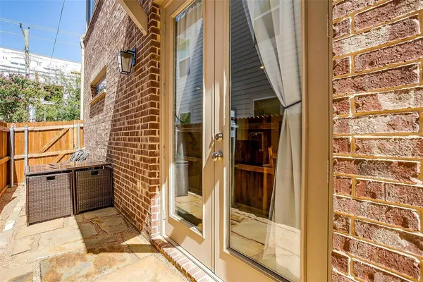 $2,800 | 207 Athenia Drive, Fort Worth, TX 76114