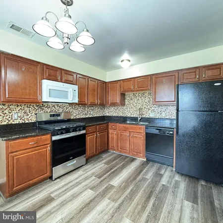 $2,100 | 4306 Eileen Court, Woodbridge, VA 22193