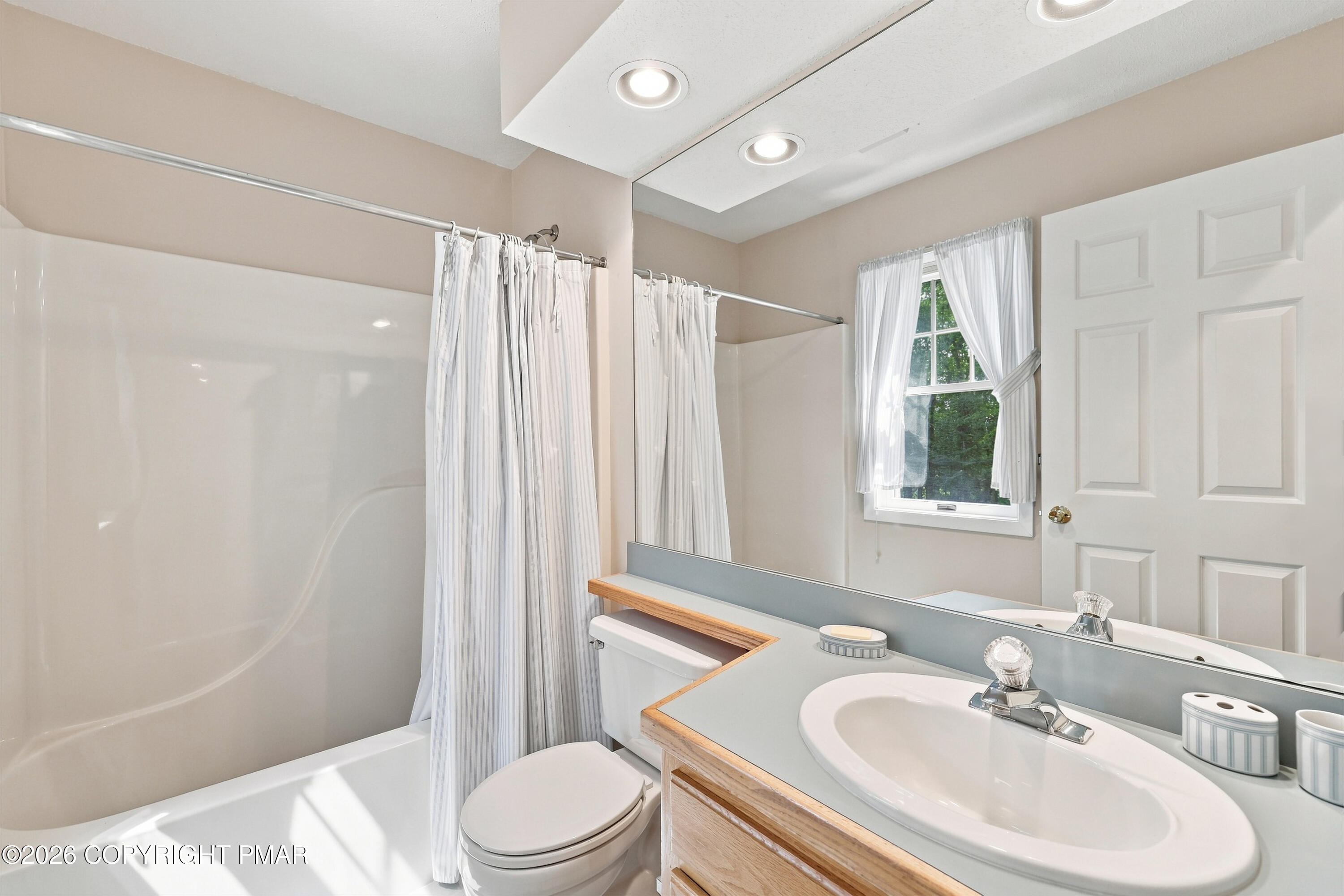 109 Creekside Road Canadensis, PA 18325 - Photo 31 of 68 Bathroom 2