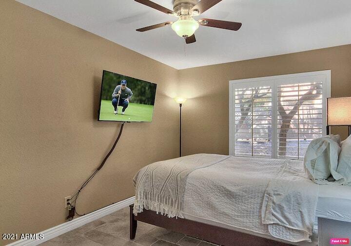 3500 North Hayden Road, Unit 1511 Scottsdale, AZ 85251 - Photo 14 of 26 a bedroom with a bed and a chandelier