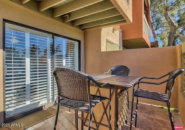 3500 North Hayden Road, Unit 1511 Scottsdale, AZ 85251 - Photo 17 of 26 a balcony with table and chairs