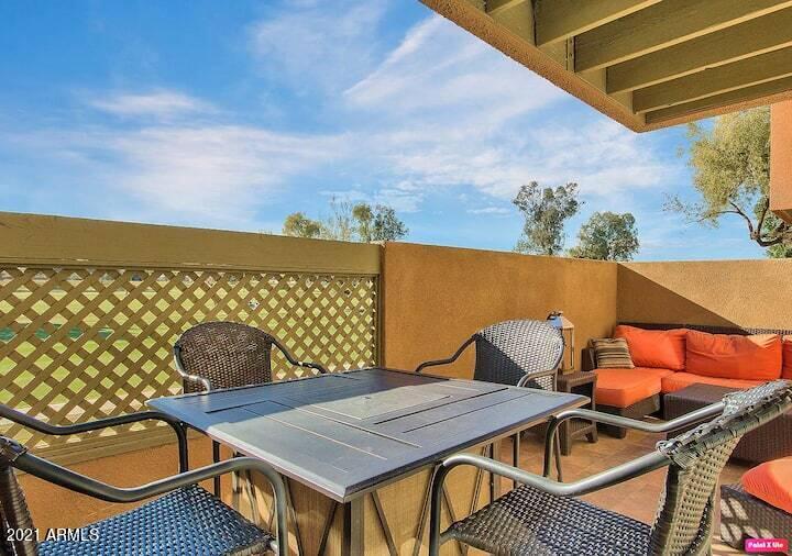 3500 North Hayden Road, Unit 1511 Scottsdale, AZ 85251 - Photo 20 of 26 a terrace with outdoor seating and city view