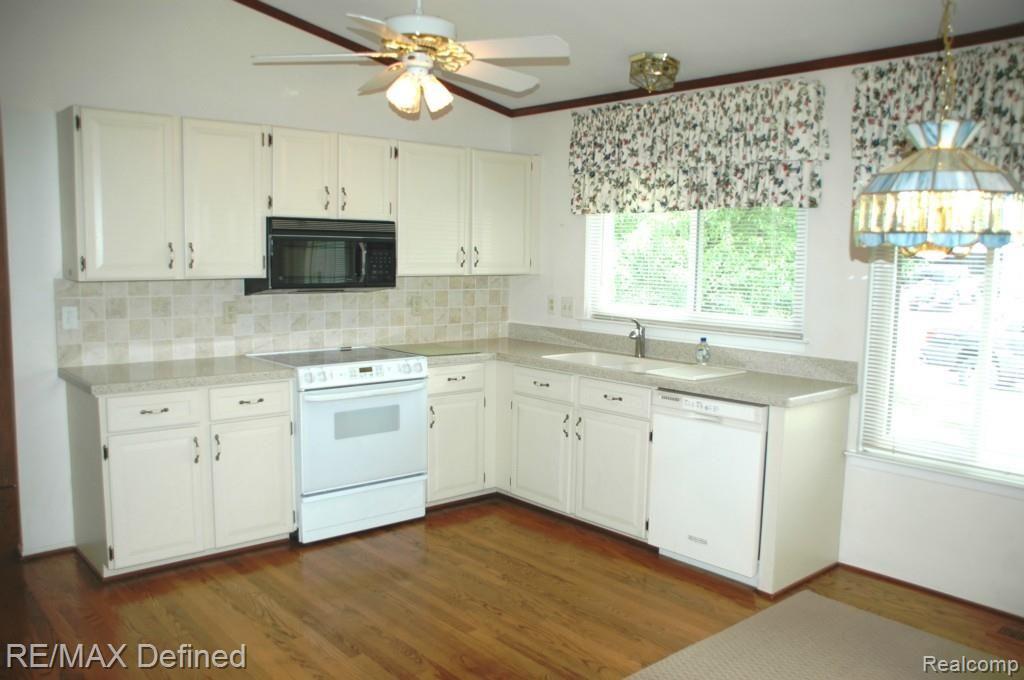 2171 Highsplint Drive Rochester, MI 48307 - Photo 3 of 28 3kit1.jpg