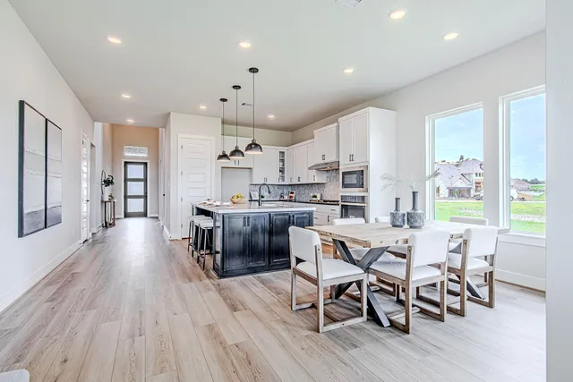 $589,990 | 141 Peninsula Point Drive, Montgomery, TX 77356