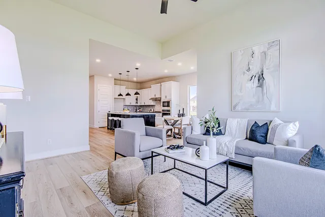 $589,990 | 141 Peninsula Point Drive, Montgomery, TX 77356