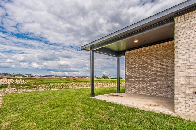 $589,990 | 141 Peninsula Point Drive, Montgomery, TX 77356