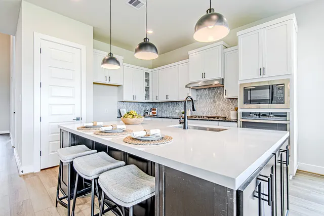 $589,990 | 141 Peninsula Point Drive, Montgomery, TX 77356