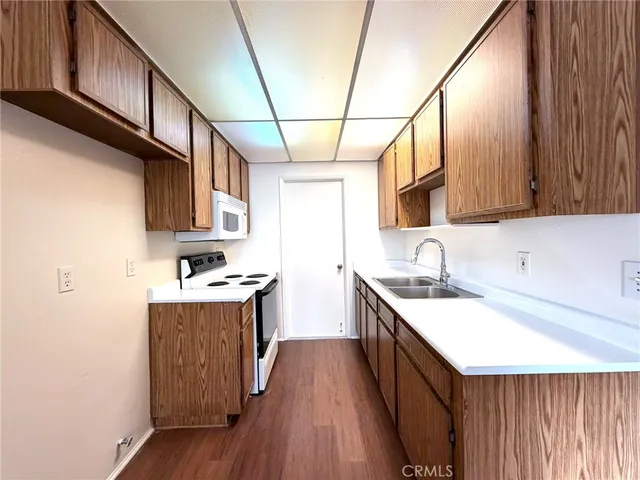 $1,350 | 2031 La Mesa Court, Hemet, CA 92545