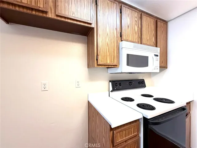 $1,350 | 2031 La Mesa Court, Hemet, CA 92545