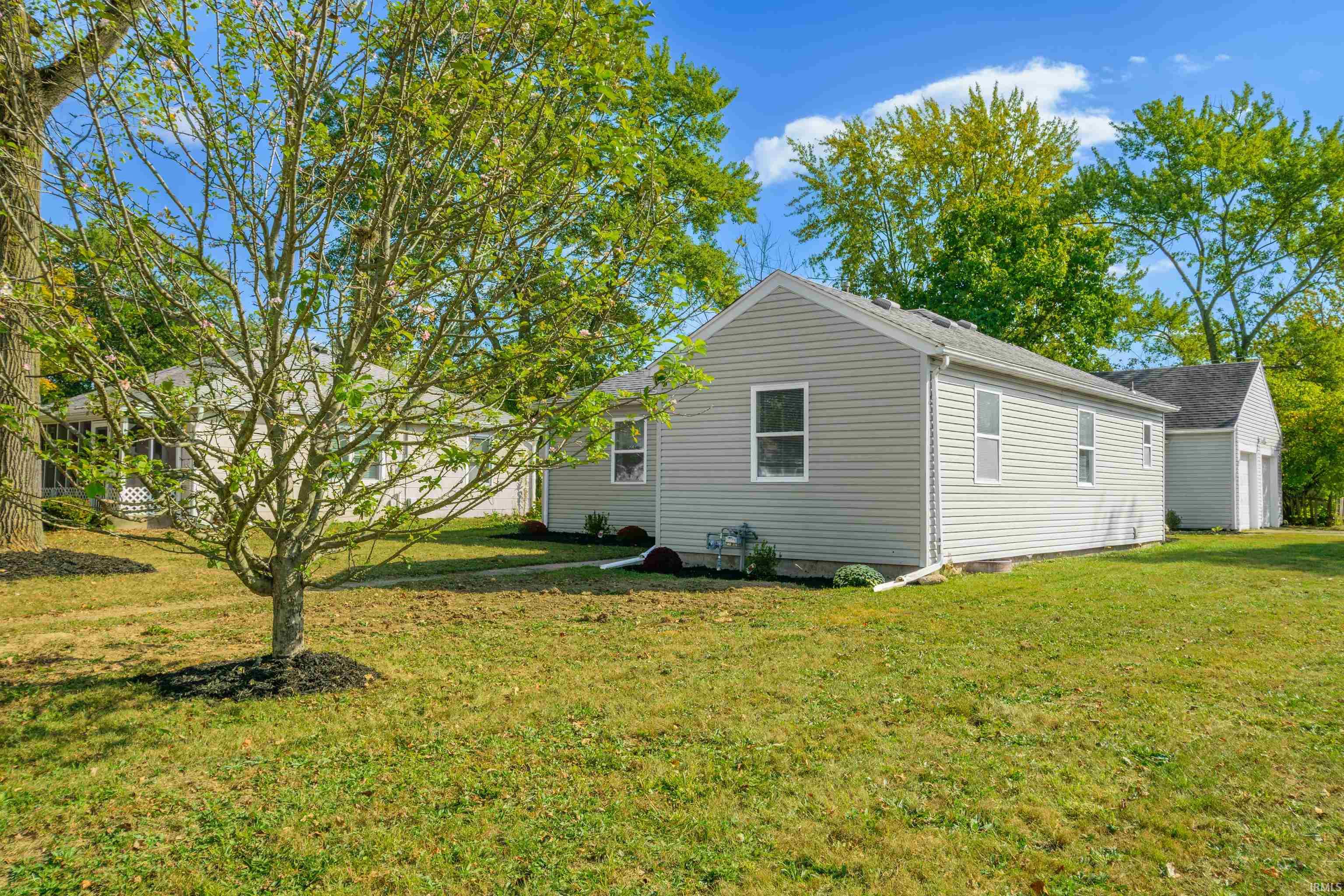 3313 West Torquay Road Muncie, IN 47304 - Photo 3 of 32 Gallery Image 3