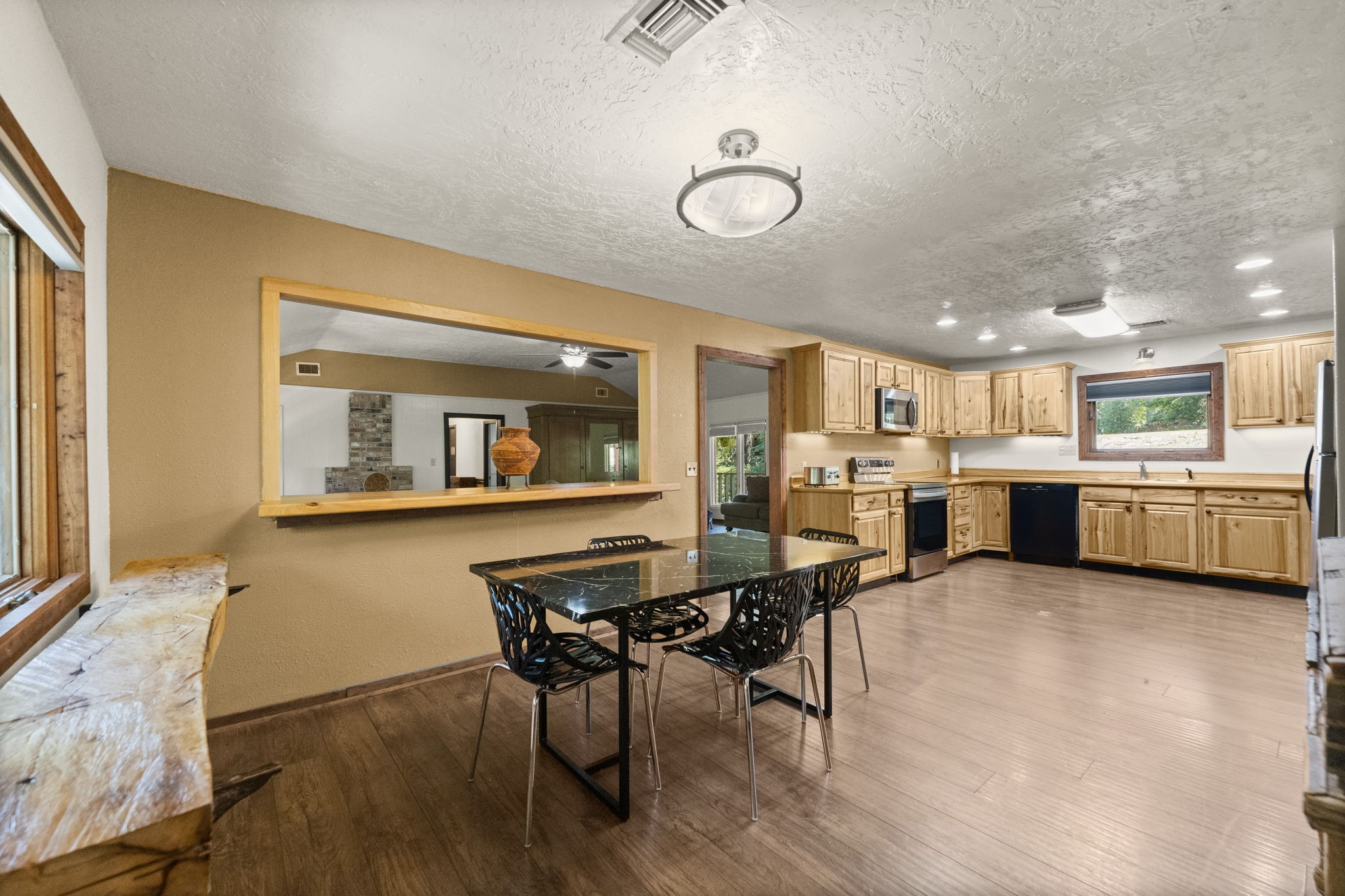 114 Hillendale Street Livingston, TX 77351 - Photo 20 of 46 a living room with furniture and kitchen view