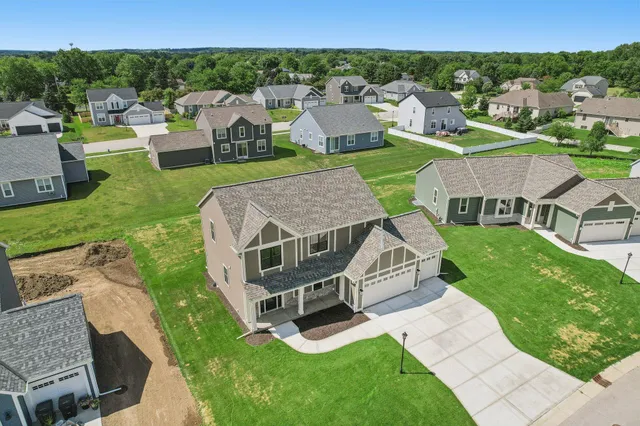 $546,900 | 2701 Mapleton Avenue, East Troy, WI 53120