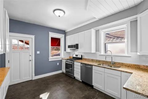 $189,000 | 6610 Parkwood Place, St. Louis, MO 63116