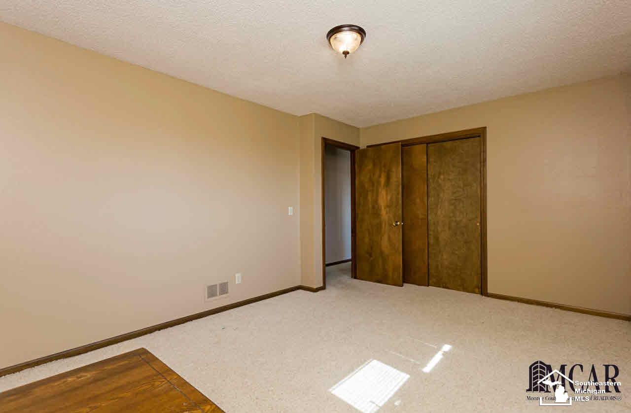 7534 Robinson Road Blissfield, MI 49228 - Photo 4 of 9 Master Bedroom