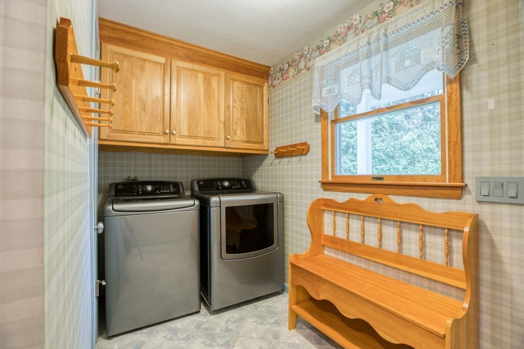 385 Lancaster Avenue West Springfield, MA 01089 - Photo 17 of 37 Gallery Image 17