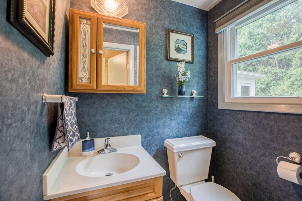 385 Lancaster Avenue West Springfield, MA 01089 - Photo 18 of 37 Gallery Image 18