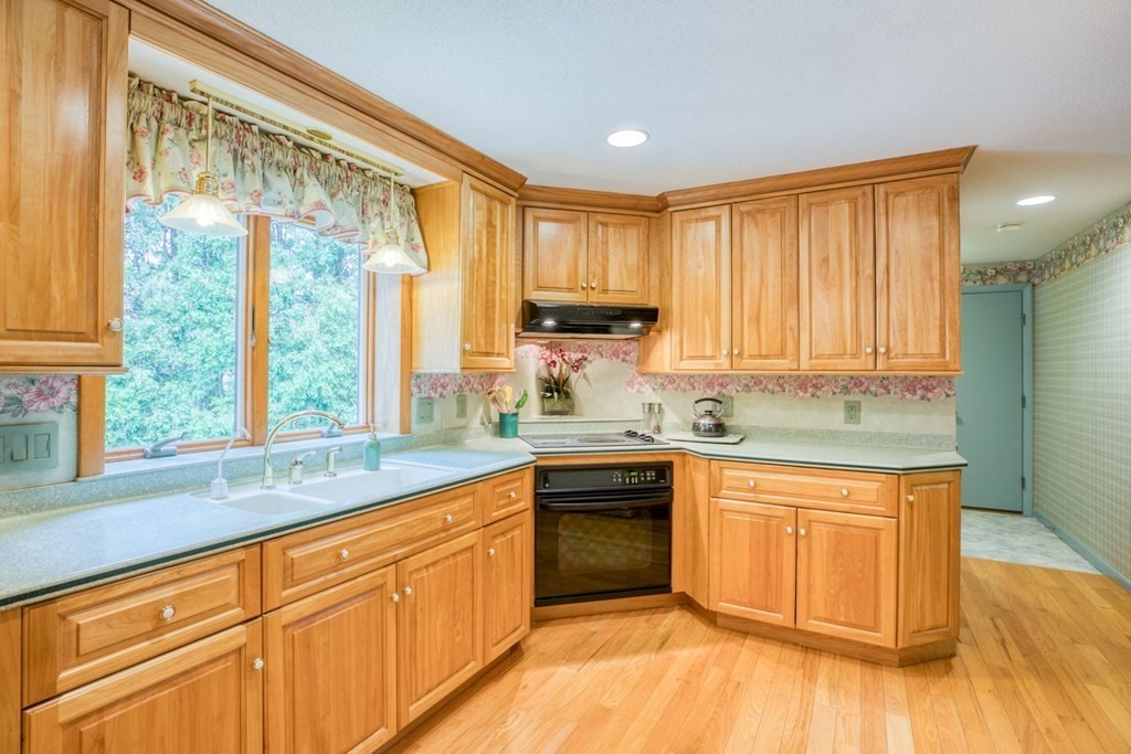385 Lancaster Avenue West Springfield, MA 01089 - Photo 5 of 37 Gallery Image 5