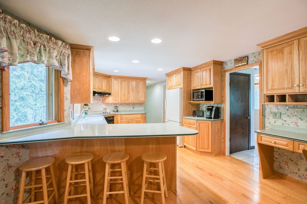 385 Lancaster Avenue West Springfield, MA 01089 - Photo 6 of 37 Gallery Image 6