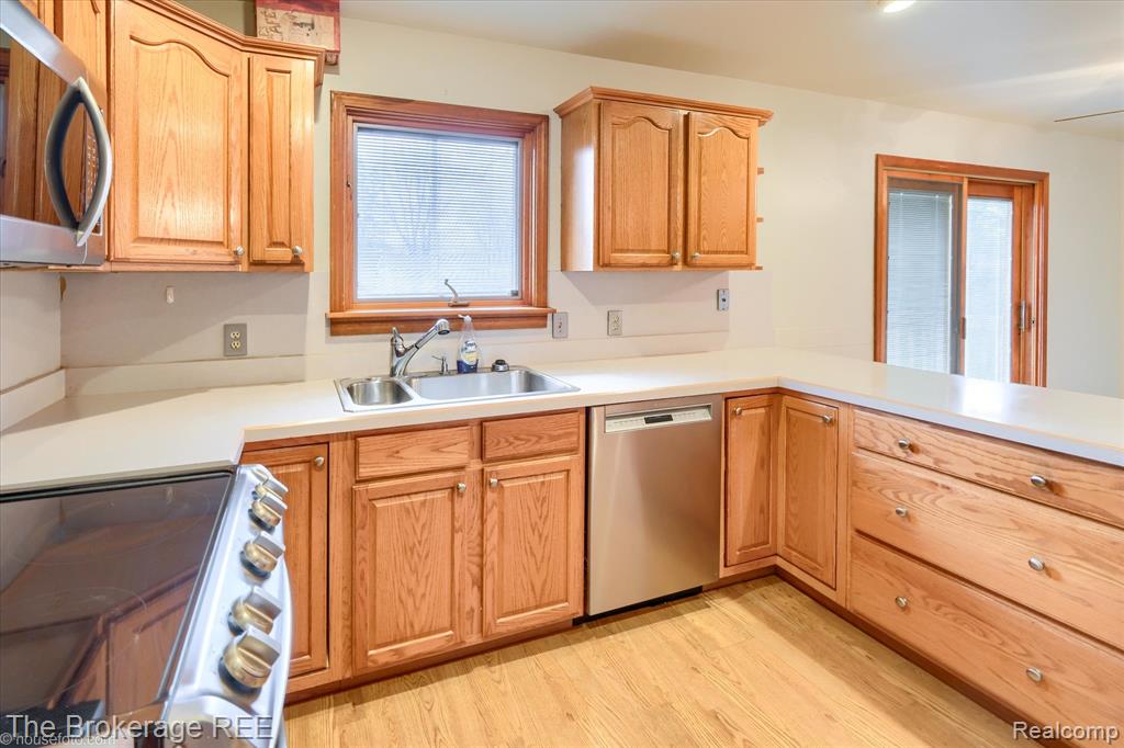 418 Windmill Point Drive Flushing, MI 48433 - Photo 10 of 28