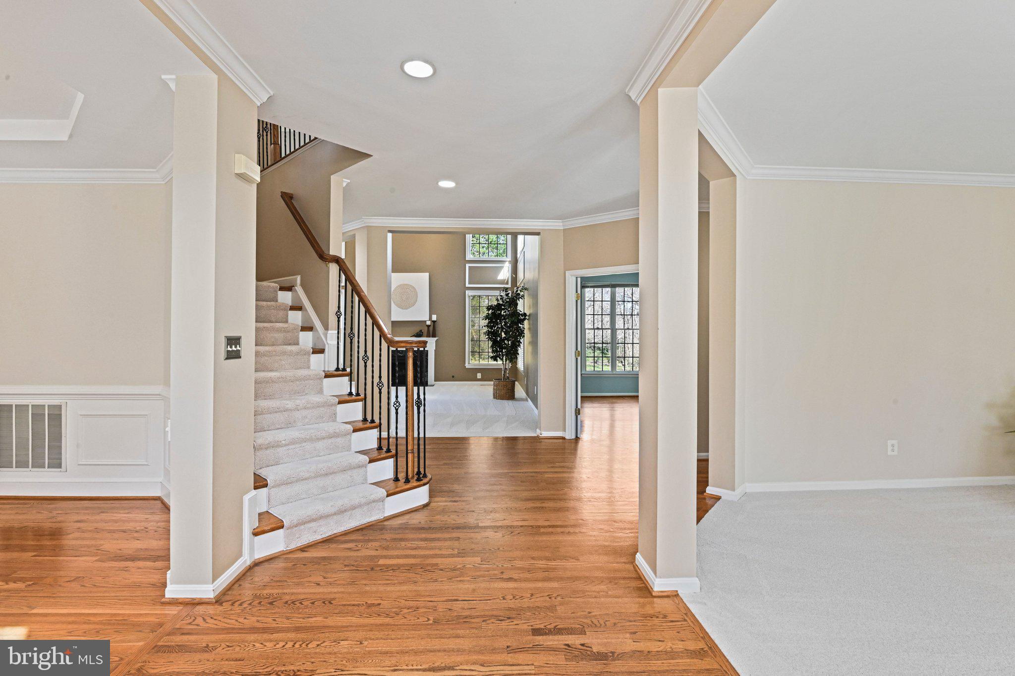 1831 Beulah Road Vienna, VA 22182 - Photo 4 of 96 Grand, 2 story foyer with sight lines to the back