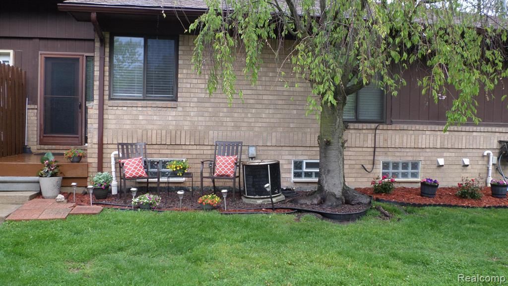 33831 Hooker Road, Unit 6 New Baltimore, MI 48047 - Photo 2 of 34