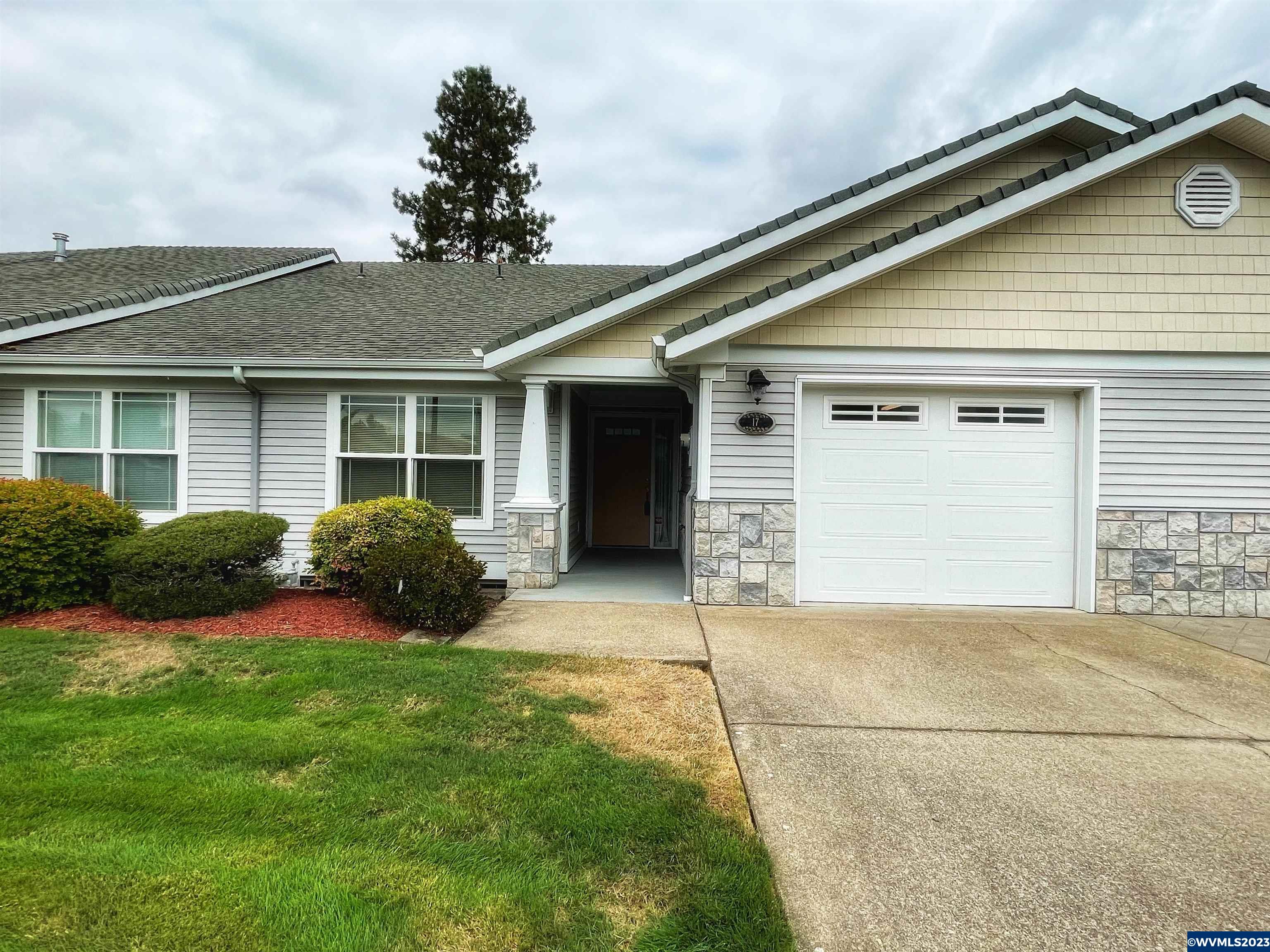17 South Pl Way Lebanon, OR 97355 - Photo 1 of 18