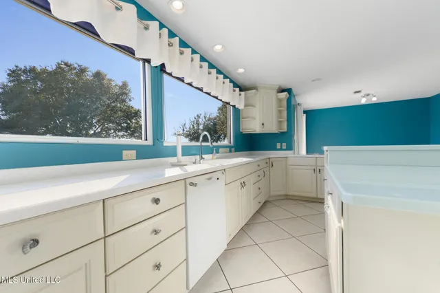 $650,000 | 2509 South Shore Drive, Biloxi, MS 39532