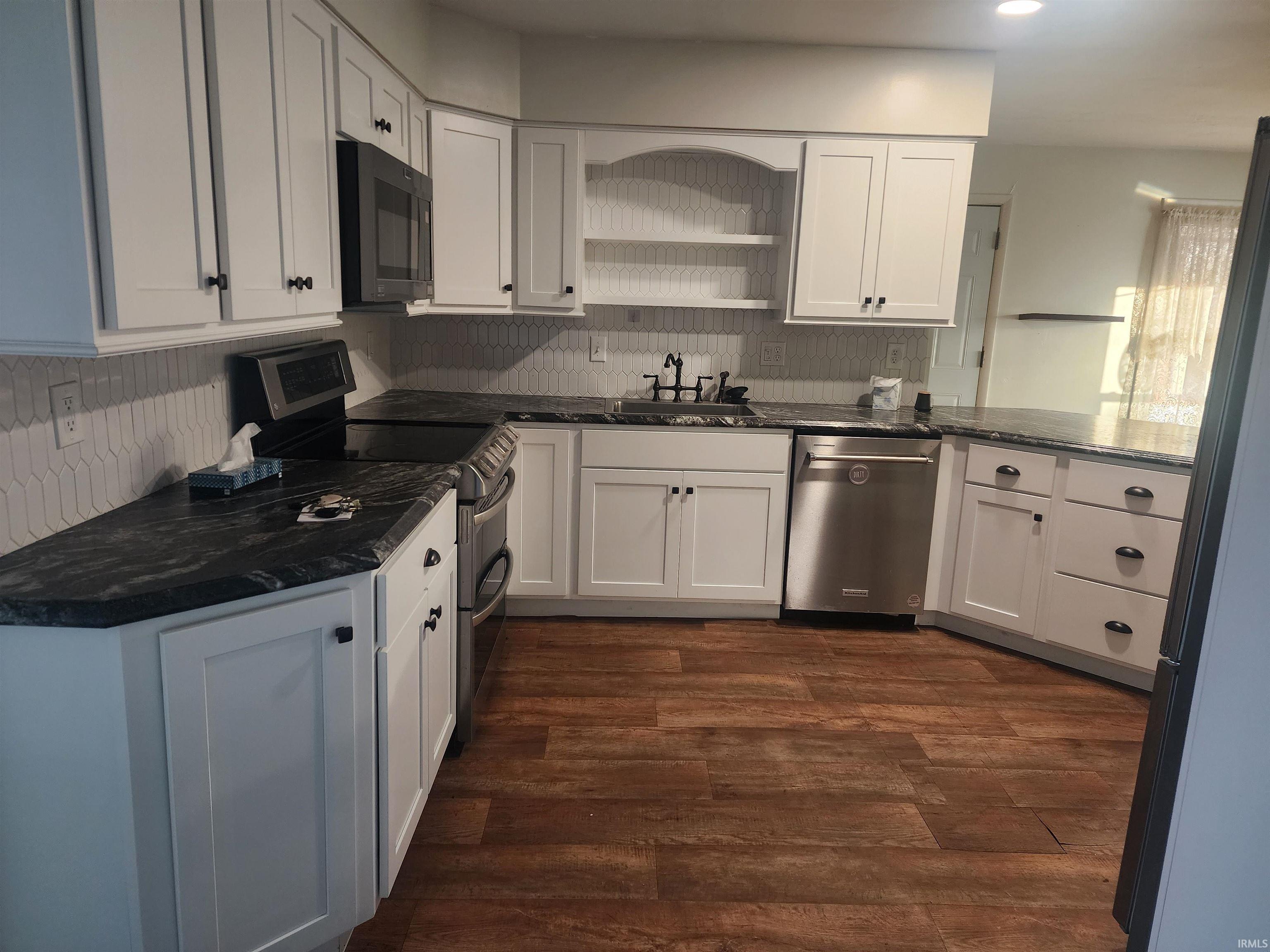 518 Poplar Street Berne, IN 46711 - Photo 2 of 21