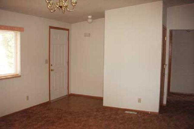 5131 Lateral A Road Wapato, WA 98951 - Photo 5 of 7 an empty room with windows