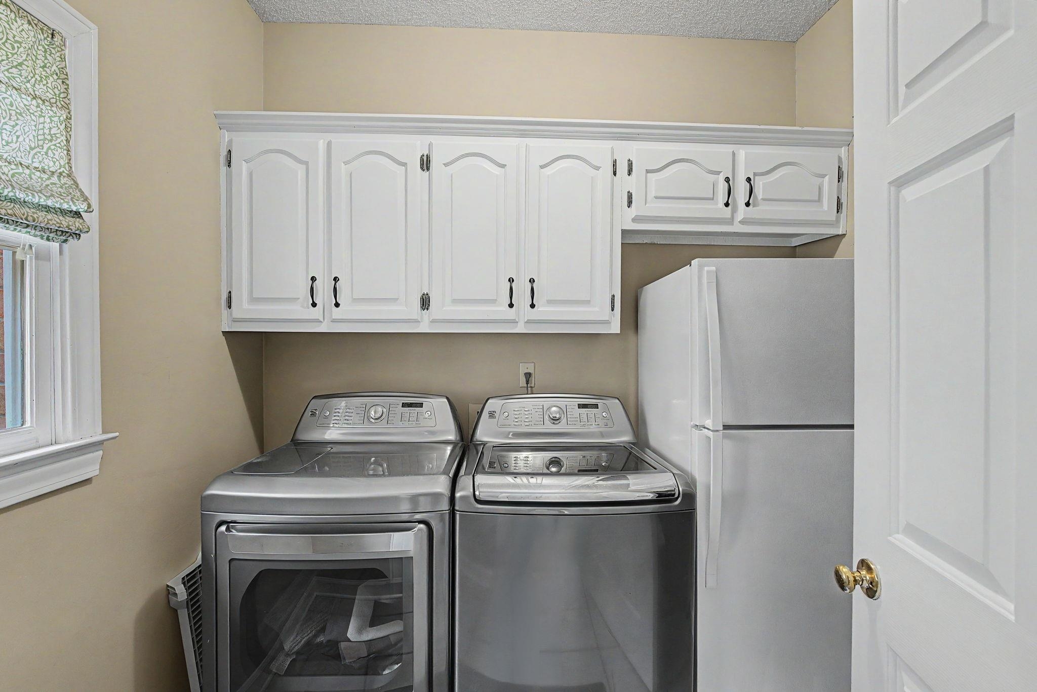 337 Revell Cove Collierville, TN 38017 - Photo 18 of 40 a utility room with dryer and washer