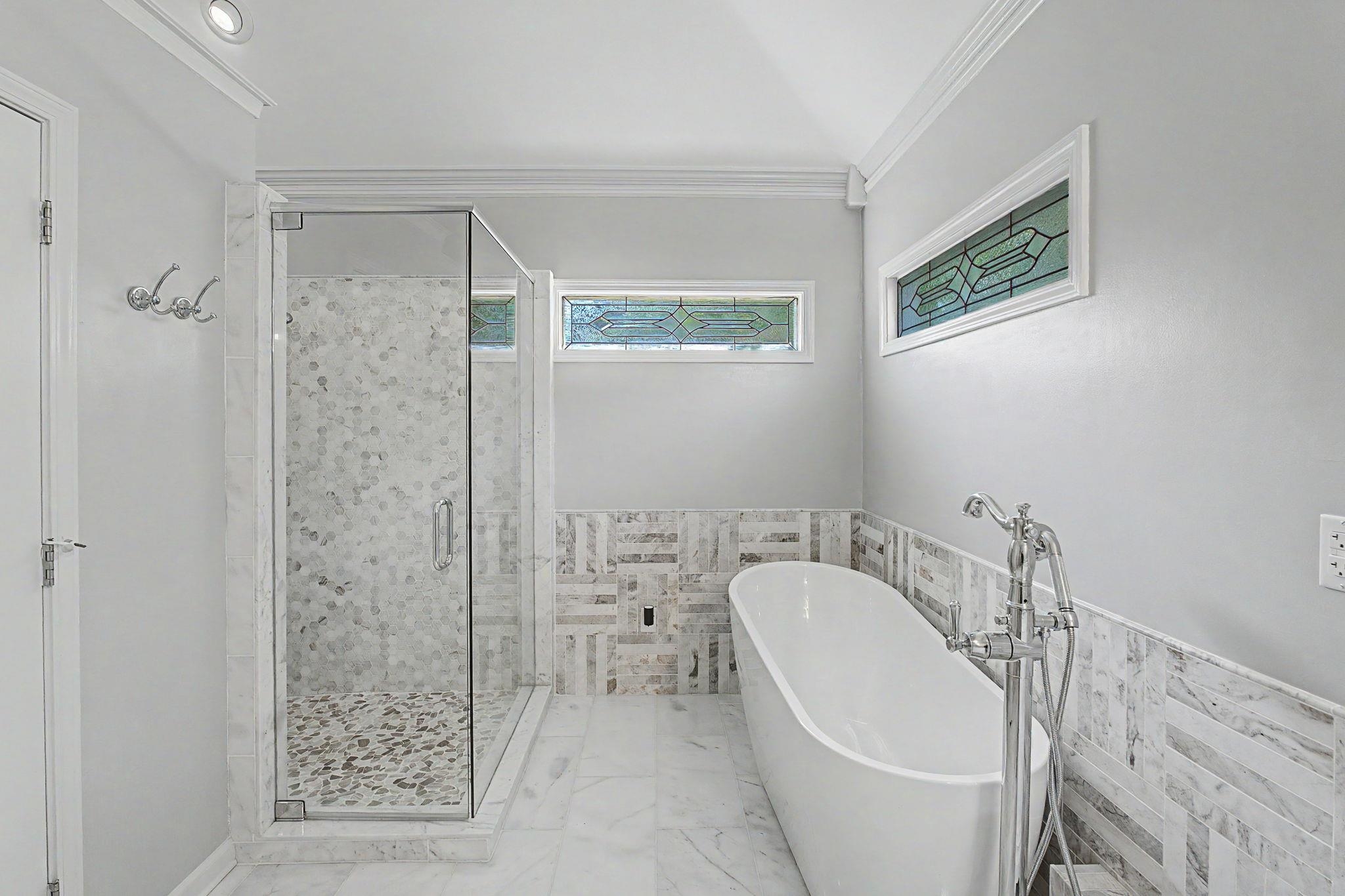 337 Revell Cove Collierville, TN 38017 - Photo 22 of 40 a bathroom with a tub a sink and a large mirror