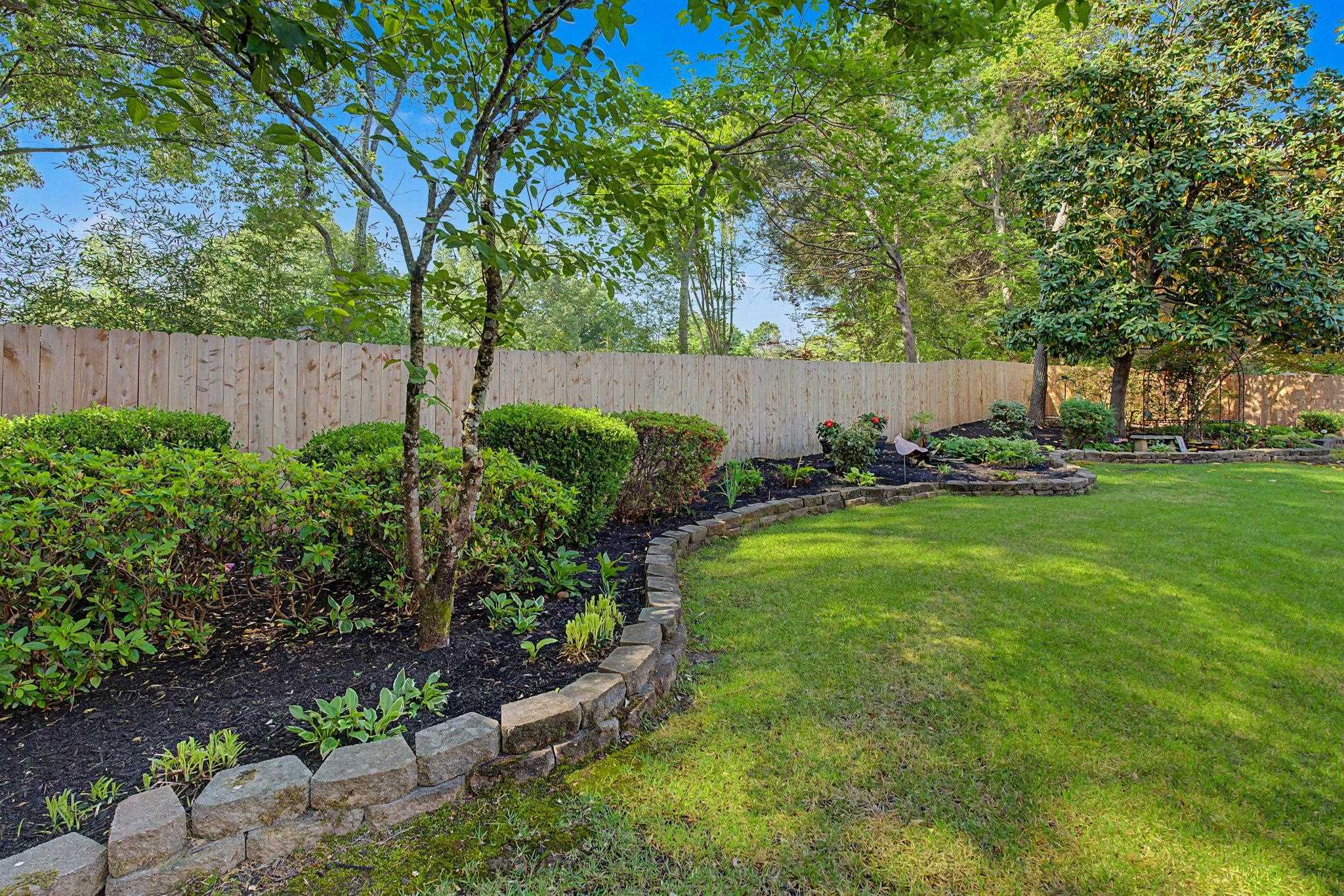 337 Revell Cove Collierville, TN 38017 - Photo 37 of 40 a backyard of a house with lots of green space
